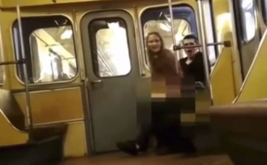 Mladi par se seksao u ruskom metrou pred zaprepaštenim putnicima