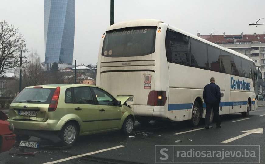 Sarajevo: Sudar dva automobila i autobusa kod Željezničke stanice