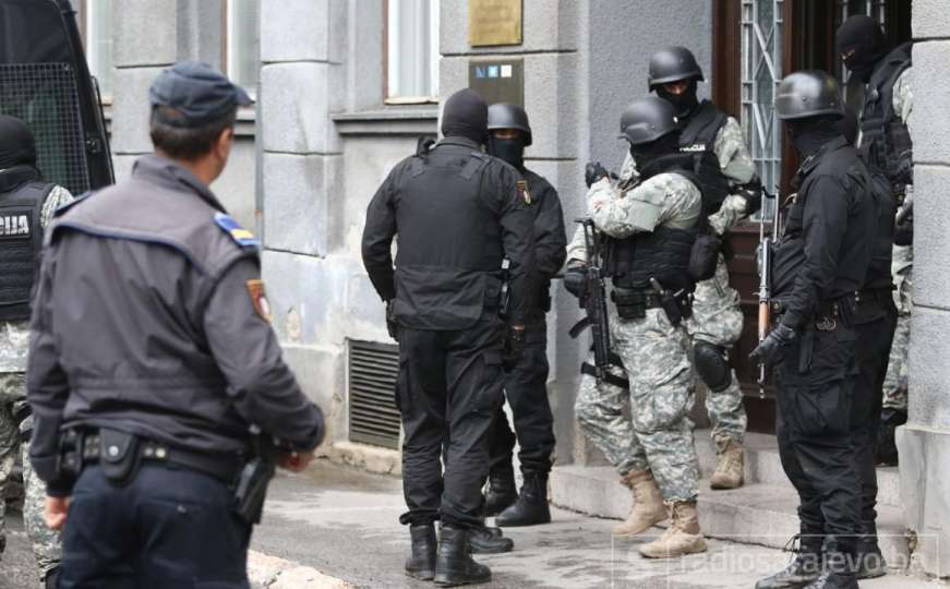 Nova hapšenja u akciji "Balkan": Tri osobe privedene, zaplijenjen novac i oružje 