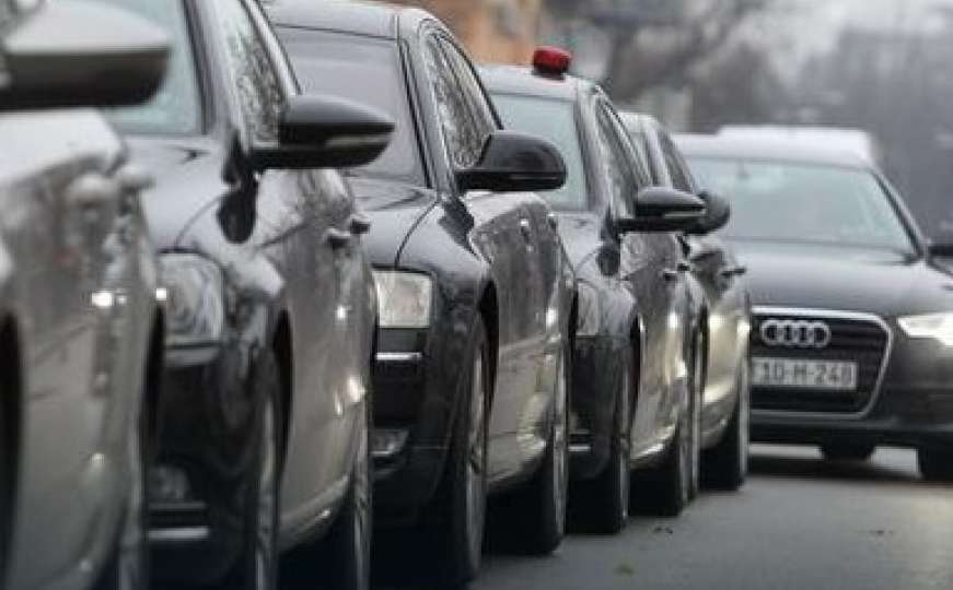 Služba predsjednika RS-a nabavila 24 automobila vrijedna 1,7 miliona KM
