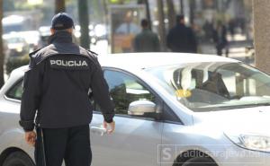 Uhapšen 19-godišnji Sarajlija: Pijan polupao stakla na dva kafića i autobusu