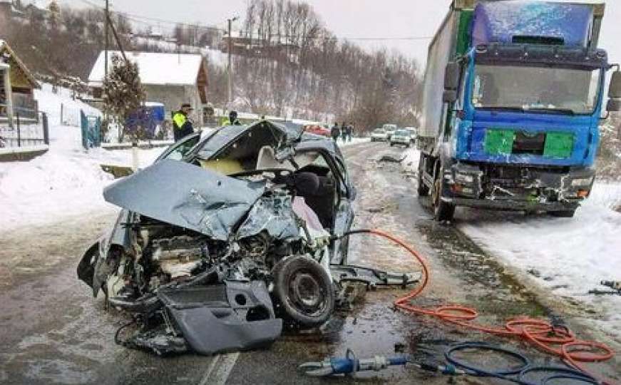 Tragedija kod Zvornika: U sudaru kamiona i automobila poginula žena