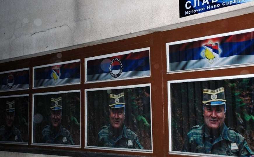 Ćosić: Posteri na zgradi Općine Istočno Novo Sarajevo su znak podrške Mladiću