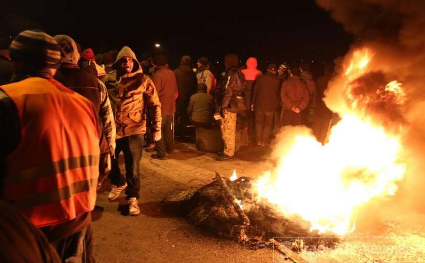 Protesti boraca nastavljeni kasno u noć: Najavili blokadu aerodroma