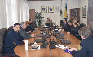 Vlada KS-a: Nezadovoljstvo izražavati na demokratski dozvoljen način