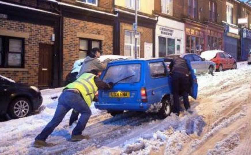 Zimsko nevrijeme blokiralo saobraćaj u Europi, zabilježeni i smrtni slučajevi