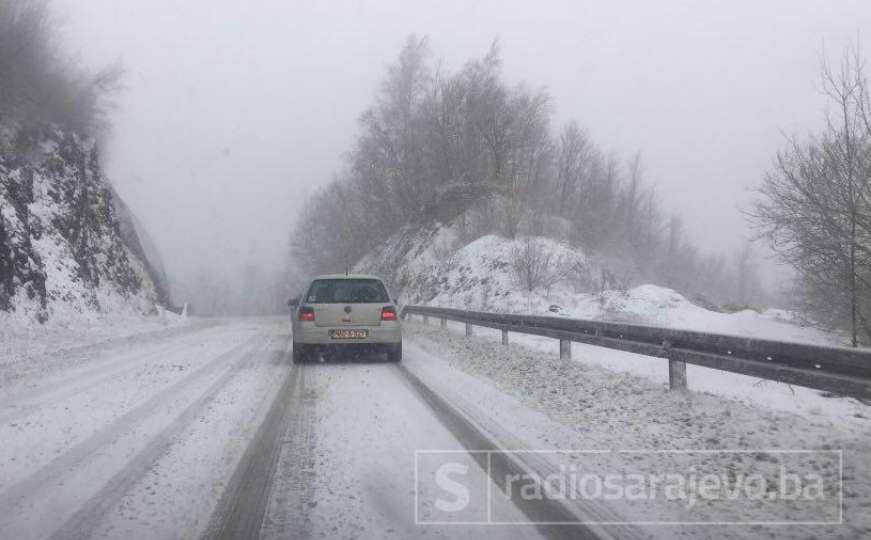 Ceste u BiH okovane ledom: Ledena kiša padala tokom noći