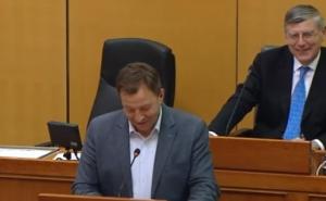 Saborski zastupnik prasnuo u smijeh nakon rasprave o bananama