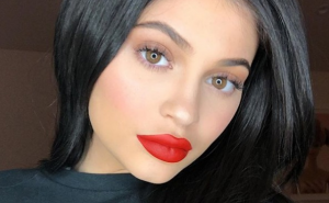 Kylie Jenner objavila prvu fotografiju svoje kćerkice Stormi Webster