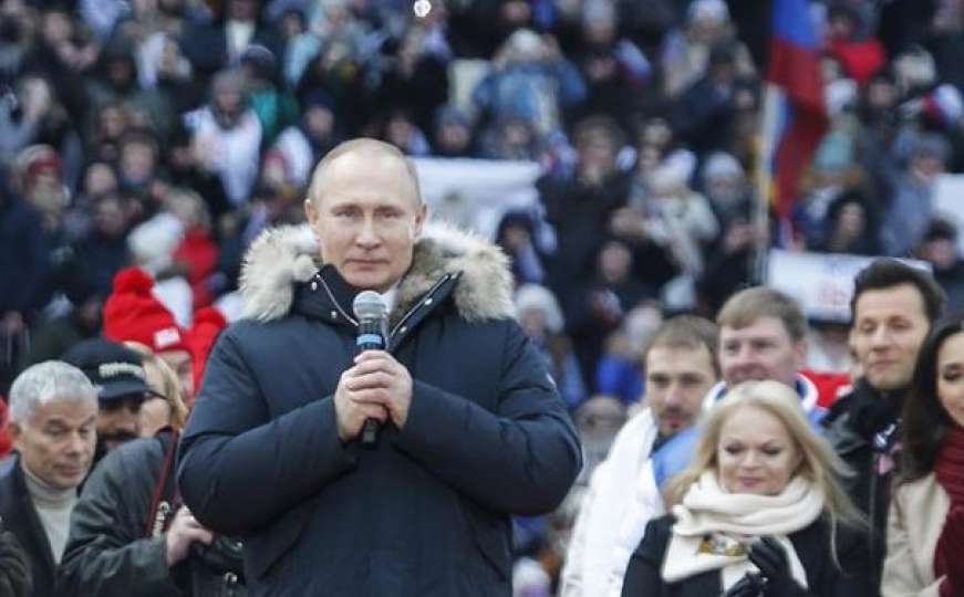 Lužnjiki to nije doživio: Putin poveo hor od 130.000 ljudi da pjeva rusku himnu