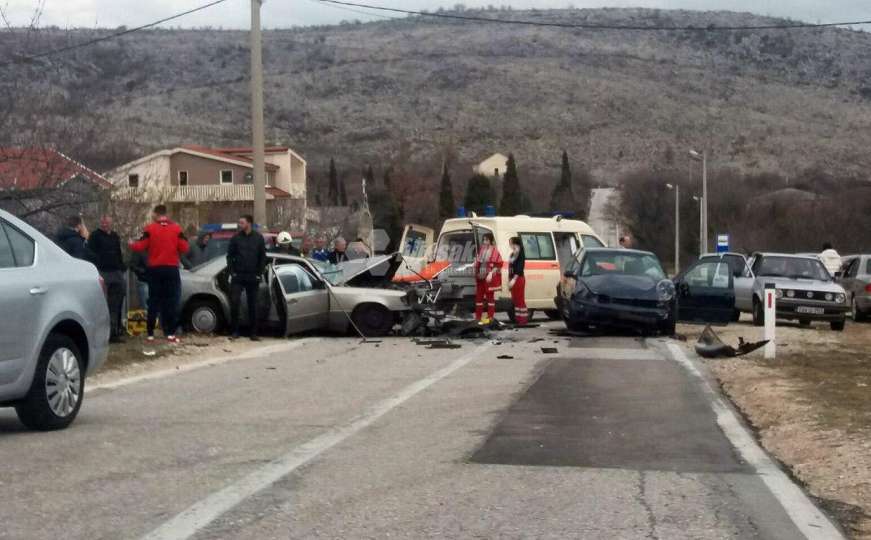 Dvije osobe povrijeđene u teškoj saobraćajnoj nesreći kod Mostara