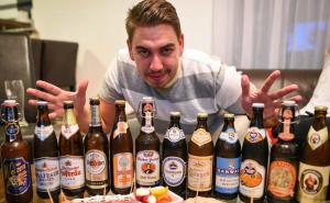 Neobičan hobi Aleksandra iz Tuzle: Skupio više od 200 različitih ambalaža piva