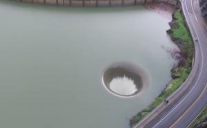 Kalifornija: Ogromni vrtlog u jezeru prestravio prolaznike 