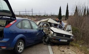 Jedna osoba povrijeđena u sudaru dva vozila kod Mostara 