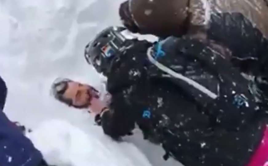 Nakon lavine: Dramatičan video spašavanja muškarca zatrpanog snijegom