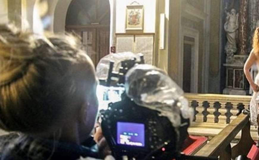 Snimali nagu ženu u dubrovačkoj crkvi, biskup prijeti prijavama