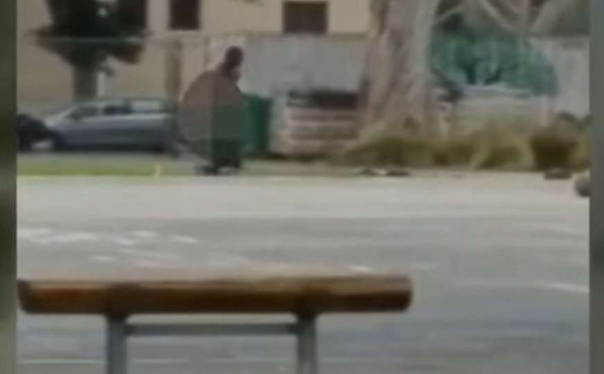 Los Angeles: Profesor se skinuo gol i jurio djecu ispred škole