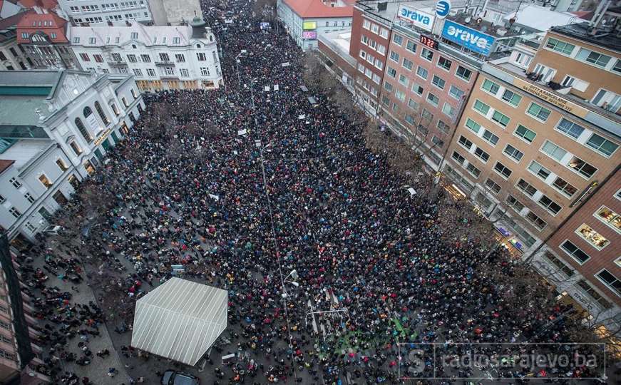 Protest 40.000 građana zbog ubistva novinara i korupcije