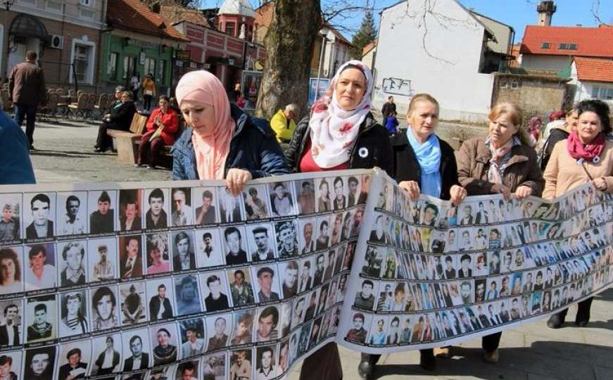 Ogorčene Majke Srebrenice: Zlatnu plaketu dali negatoru genocida