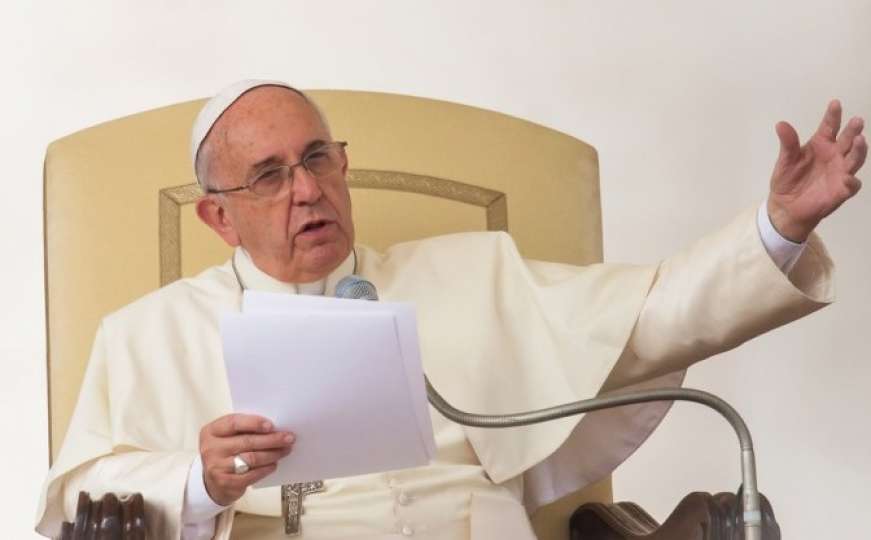 Papa Franjo poručio svećenicima: Ne primajte novac za misu 