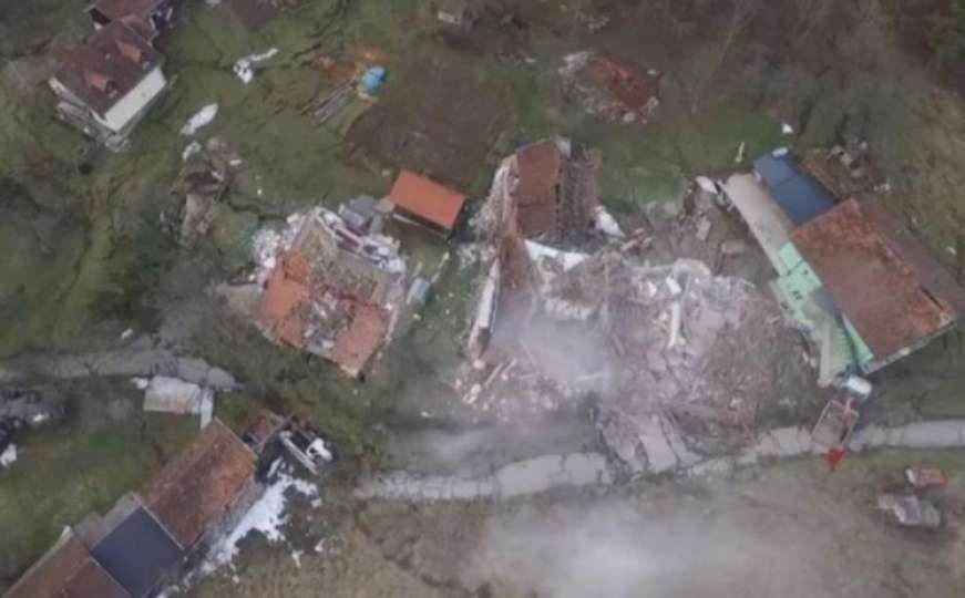 Dramatični snimci iz zraka: Klizište u Hrvatskoj Kostajnici zatrpalo kuće