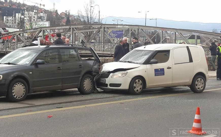 Saobraćajna nesreća na Skenderiji, jedna osoba povrijeđena