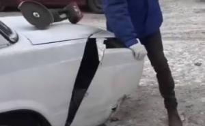 Parking papak u Rusiji: Nema problema, izreži mu auto brusilicom