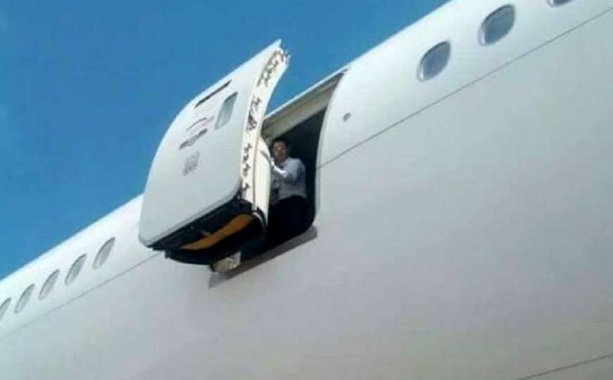 Stjuardesa u Ugandi pala kroz otvorena vrata parkiranog aviona