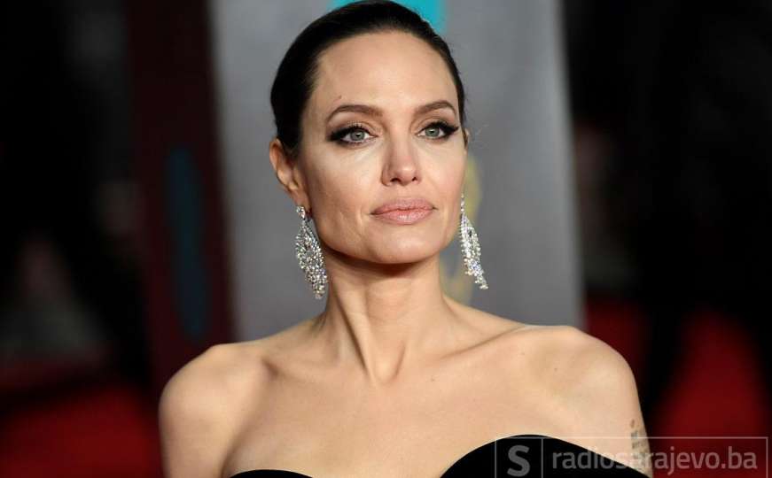 Angelina očarana 33-godišnjim glumcem koji nalikuje Bradu Pittu