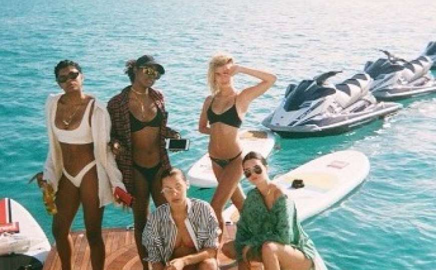 Bella Hadid i Kendall Jenner prisjetile se fotkama kako je biti u toplesu 