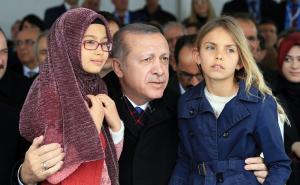 Erdogan: Radom na jačanju zemlje nastavljamo ono za što su se šehidi borili