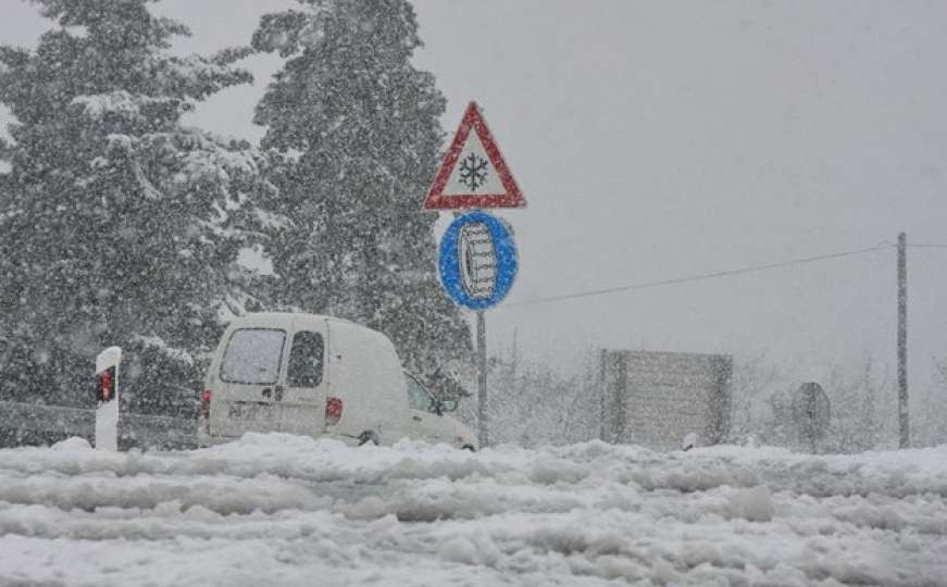 Haos na cestama u Dalmaciji, kamioni prevrnuti na obilaznim cestama