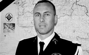 Preminuo policajac koji se predao napadaču da spasi živote talaca