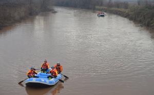 Bosanski Novi: Prevrnuo se čamac s tri osobe, maloljetnik nestao u Uni