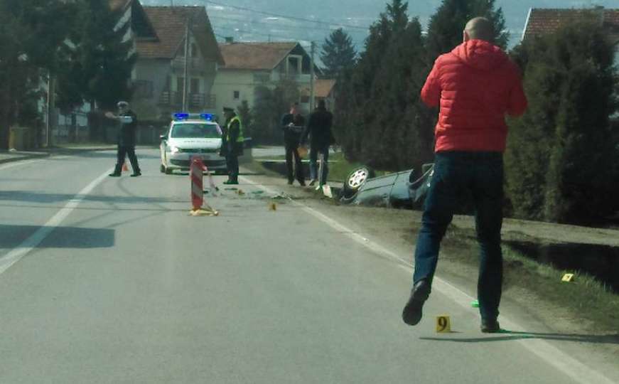 Golfom sletjeli u provaliju kod Novog Travnika, jedna osoba teško povrijeđena