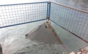 Split: Dvogodišnjak završio u moru nakon urušavanja platforme