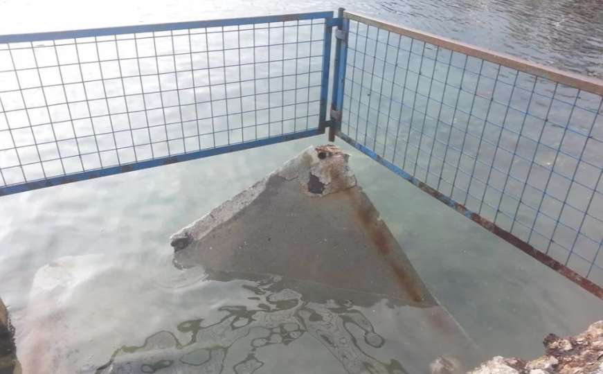 Split: Dvogodišnjak završio u moru nakon urušavanja platforme