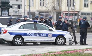Drama pred Skupštinom: Prijetio samoubistvom u centru Beograda