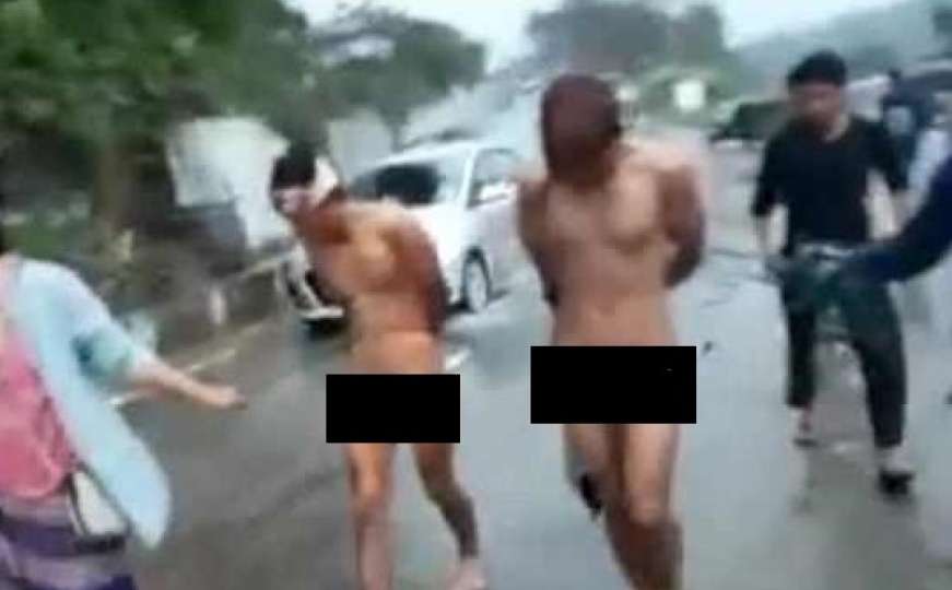 Kazna za silovatelje u Indiji: Skinuli ih do gola i vodali ulicom do policije