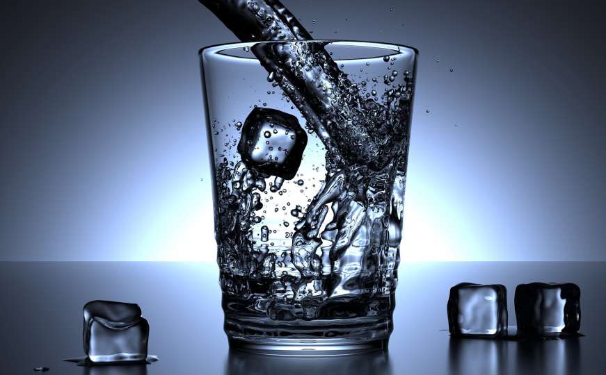 Nauka je surova: Zašto nije dobro piti vodu koja je preko noći odstajala u čaši