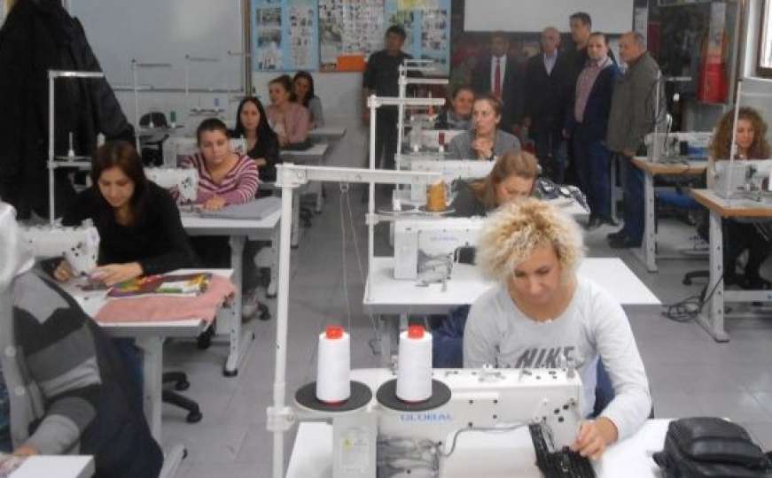 Šiju radna odijela za izvoz: 15 žena dobilo posao u fabrici u Jajcu