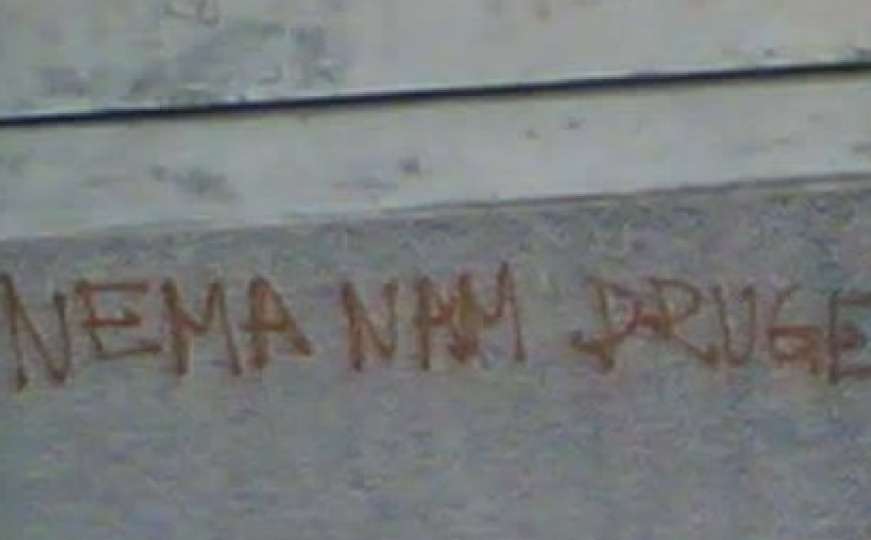 Upozorenje putem jednog grafita: Nema nam druge...