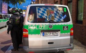 Njemačka: U sudaru kamiona i autobusa vozač poginuo, 18 osoba povrijeđeno