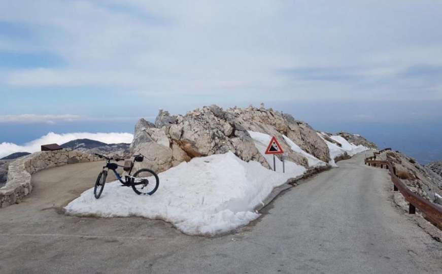 Snijeg zabijelio dio Dalmacije