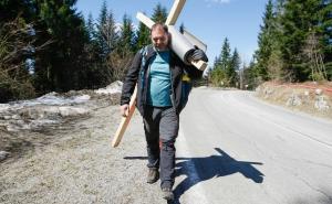 Nosi križ iz Rijeke do Zagreba za djecu kojoj su potrebni skupi lijekovi