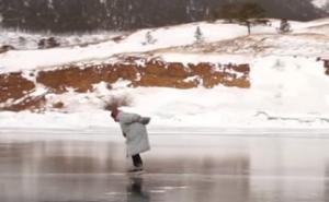 Baka iz Sibira svakog dana kliže preko najdubljeg jezera na svijetu