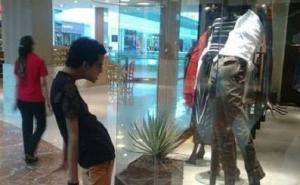 Čine shopping zabavnijim: Lutke iz izloga mogu biti itekako smiješne