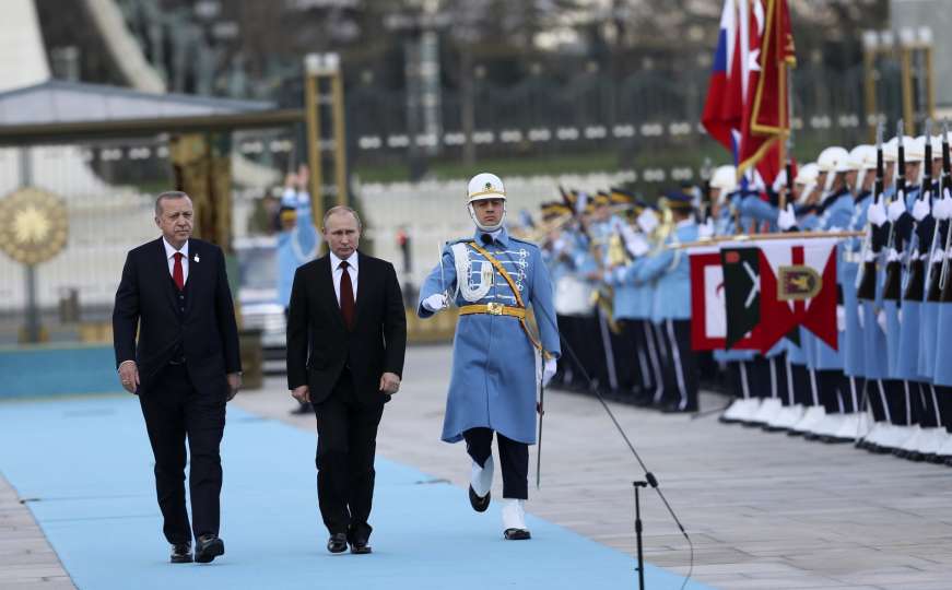 Putin pozdravom vojnicima oduševio tursku javnost: Merhaba, asker