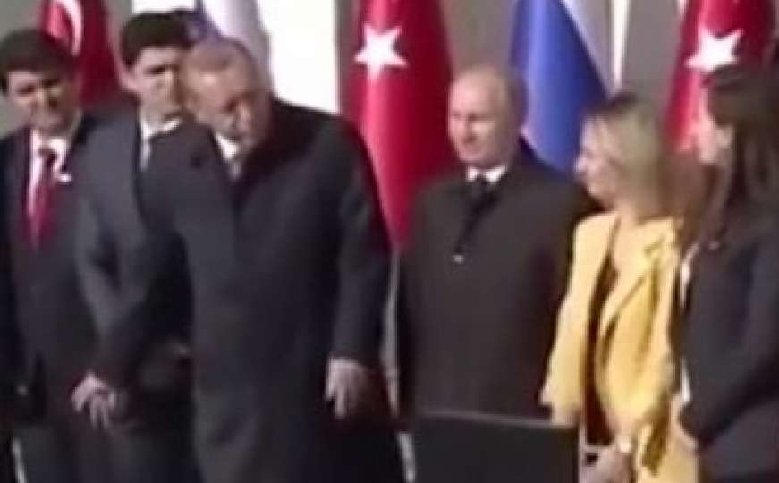 Usred fotografiranja: Erdogan od Putina "pozajmio" djevojku 