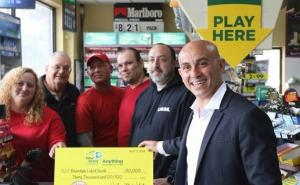 SAD: Vlasnik benzinske pumpe nagradu od lutrije podijelit će s radnicima